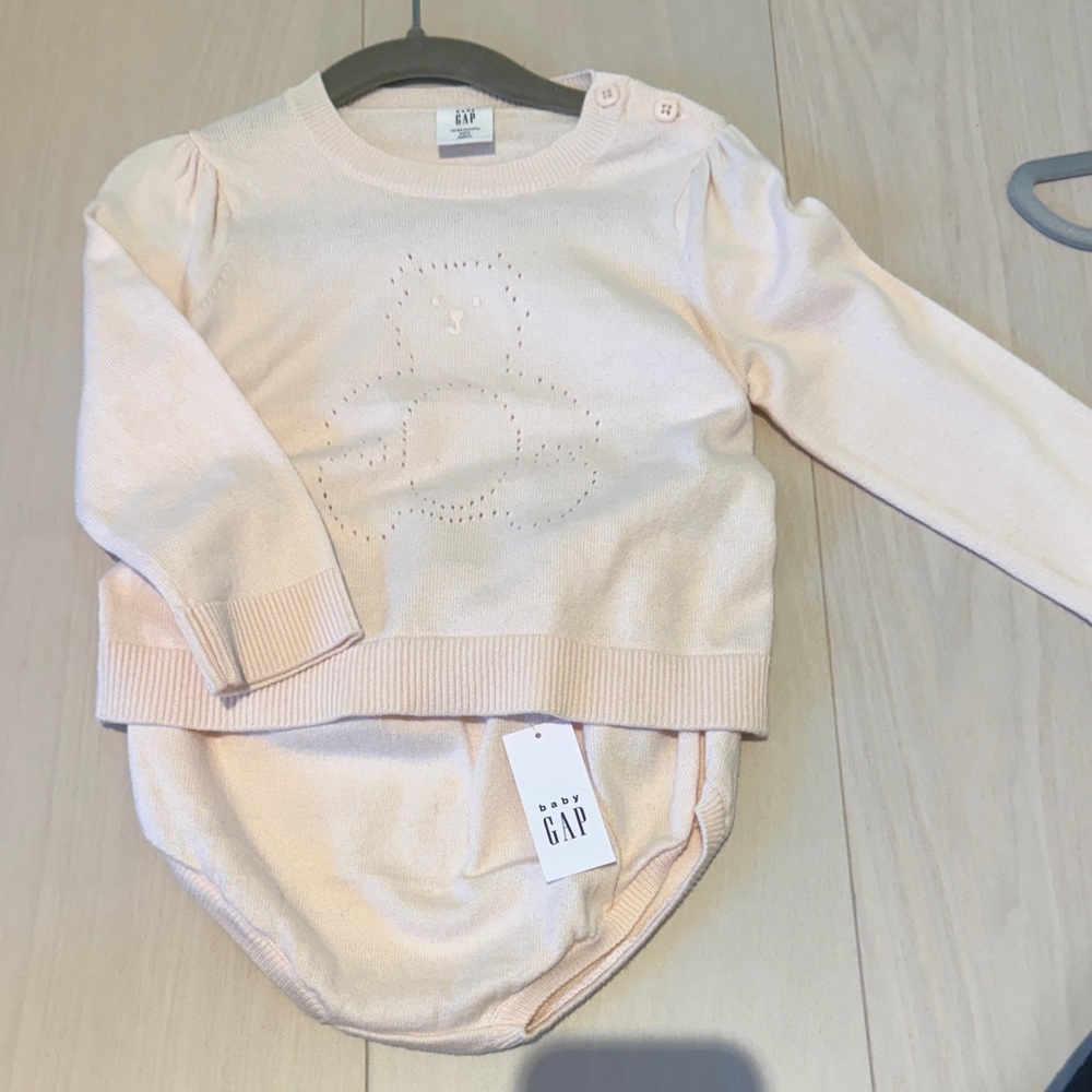 GAP Kids bear sweater and bloomer set